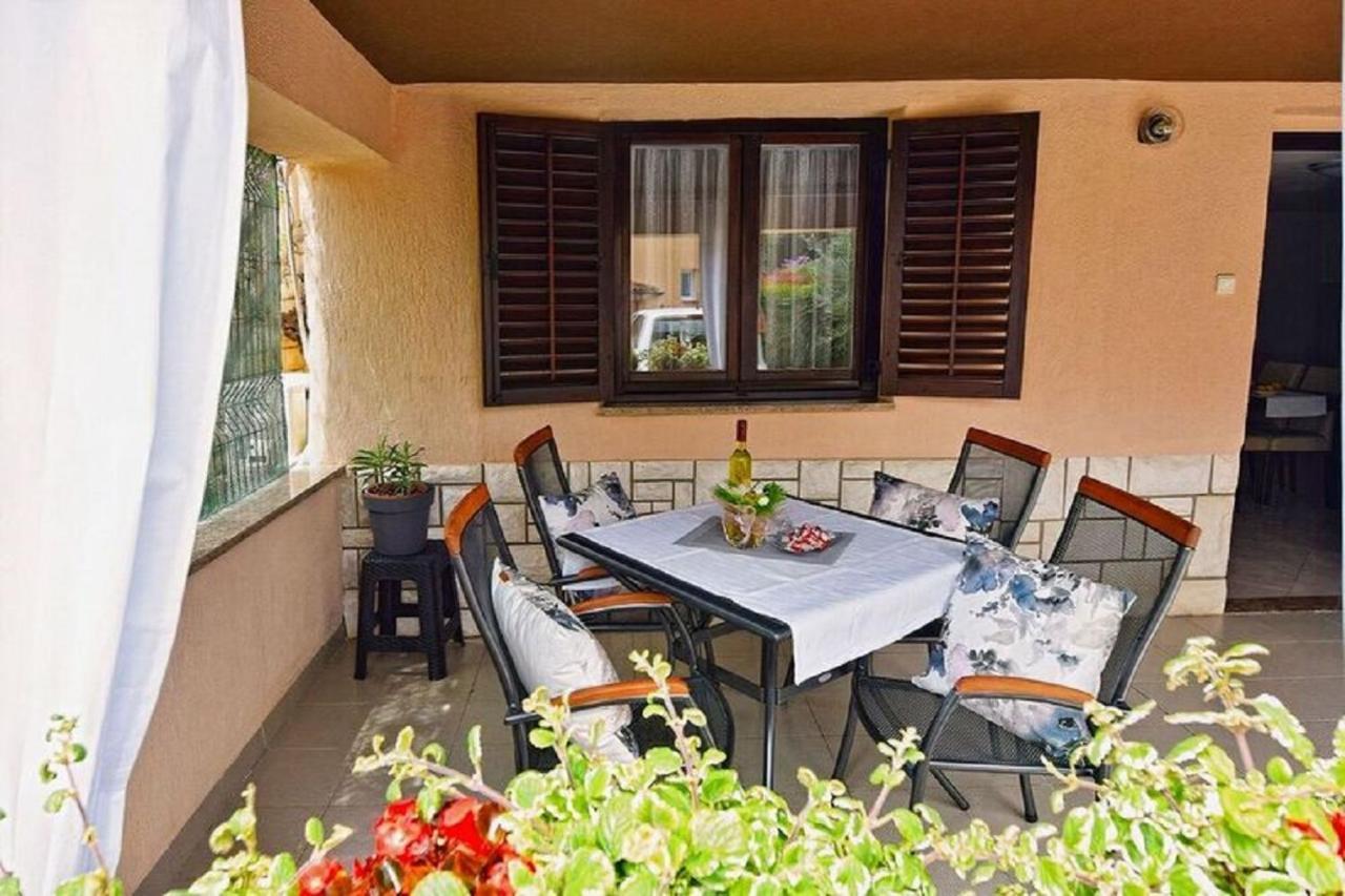 Apartmani Sole Pjescana Uvala Luaran gambar
