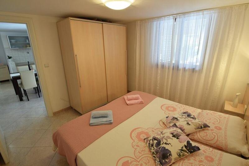 Apartmani Sole Pjescana Uvala Luaran gambar